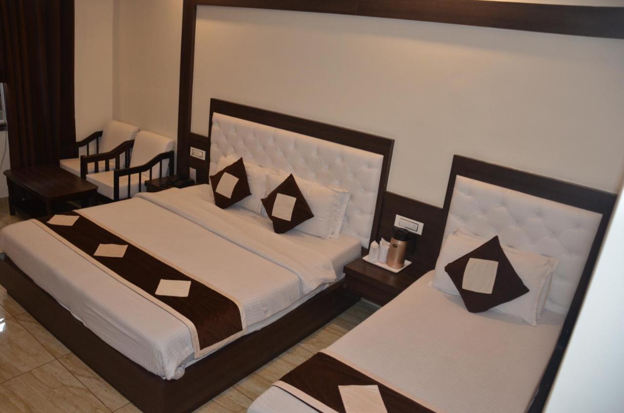 Hotel Krishna Katra  Zewnętrze zdjęcie