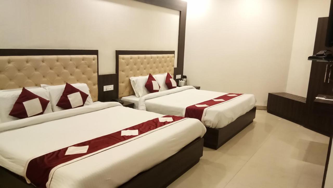 Hotel Krishna Katra  Zewnętrze zdjęcie
