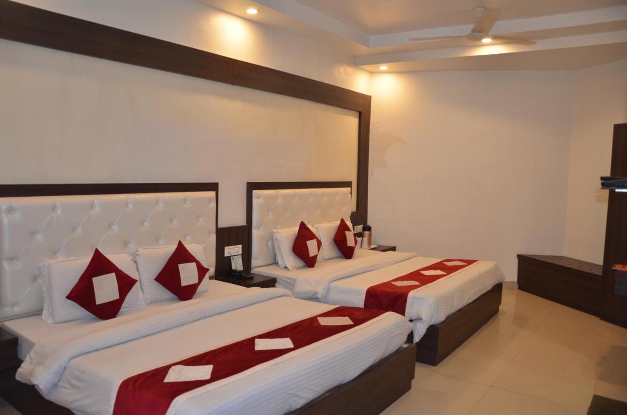 Hotel Krishna Katra  Zewnętrze zdjęcie