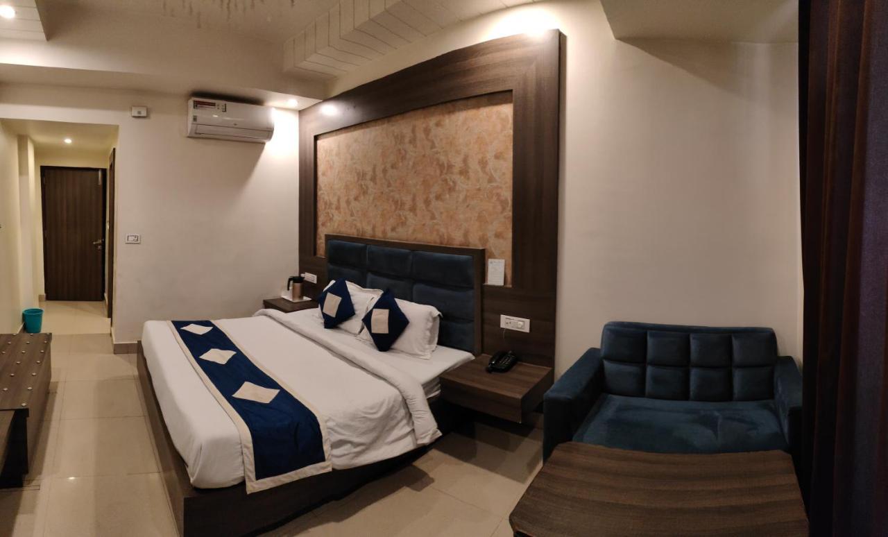 Hotel Krishna Katra  Zewnętrze zdjęcie