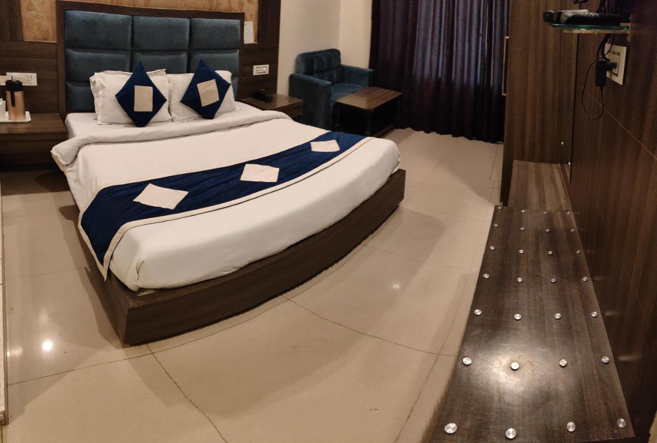Hotel Krishna Katra  Zewnętrze zdjęcie