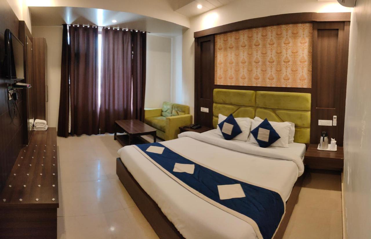Hotel Krishna Katra  Zewnętrze zdjęcie