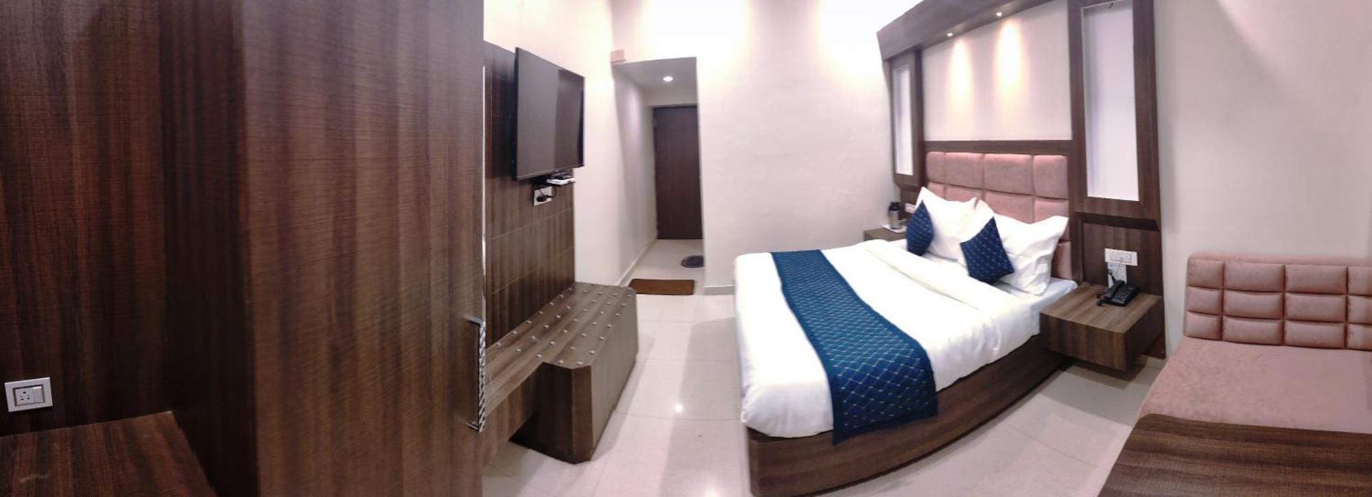 Hotel Krishna Katra  Zewnętrze zdjęcie